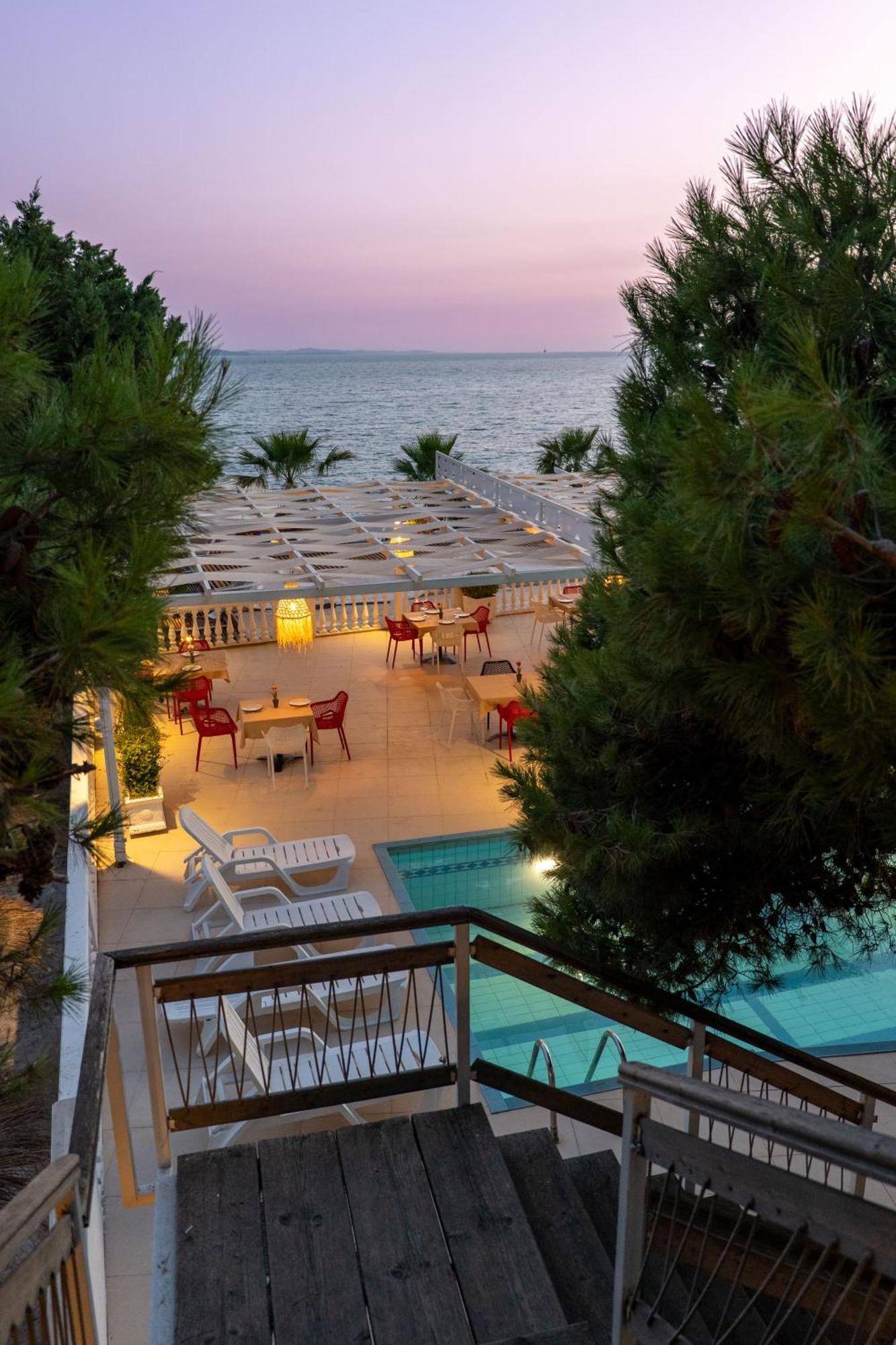 Hotel Sejko Sarandë Esterno foto