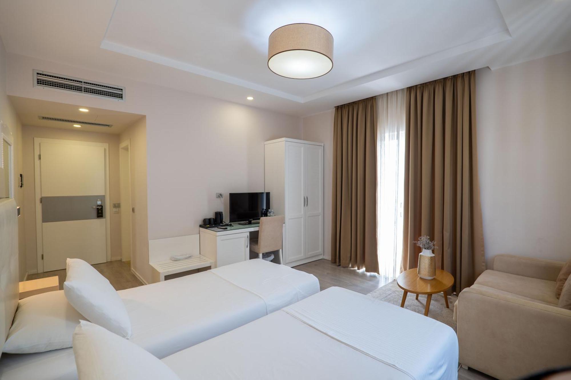Hotel Sejko Sarandë Esterno foto